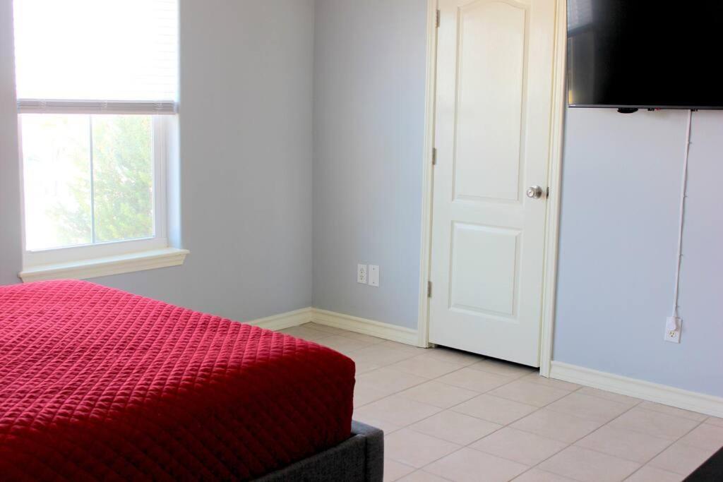 Spacious Home, Short Walk To Beach, Heated Pool! Corpus Christi Exterior photo