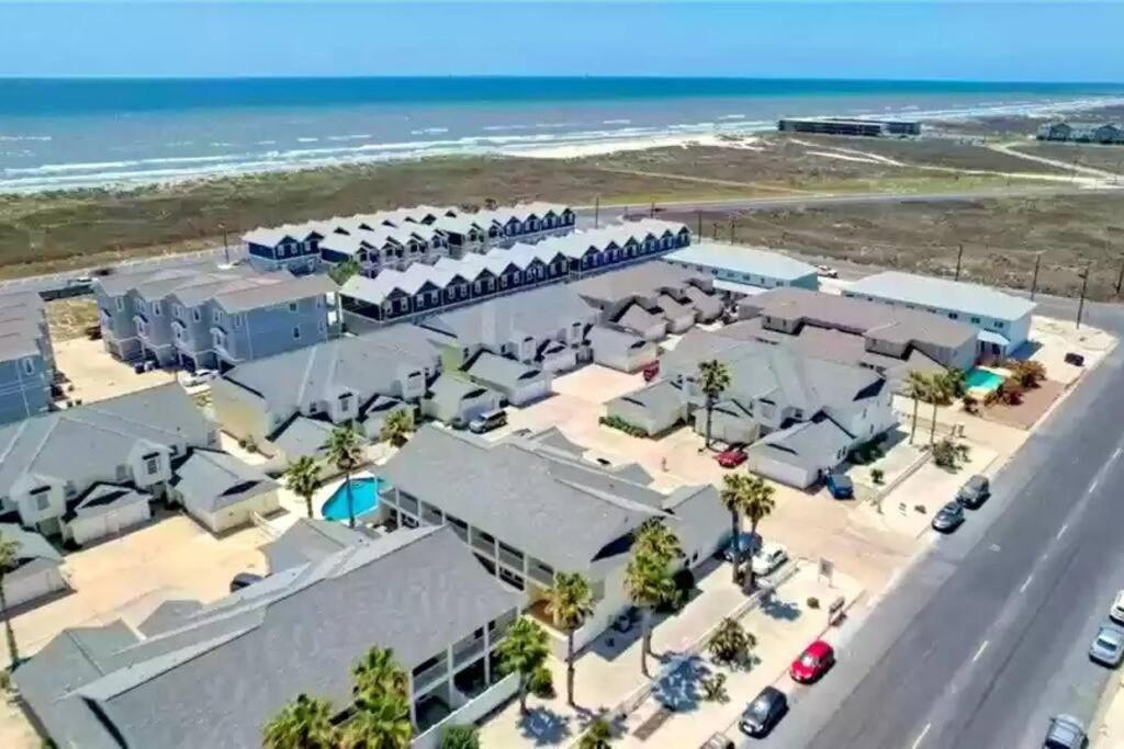 Spacious Home, Short Walk To Beach, Heated Pool! Corpus Christi Exterior photo